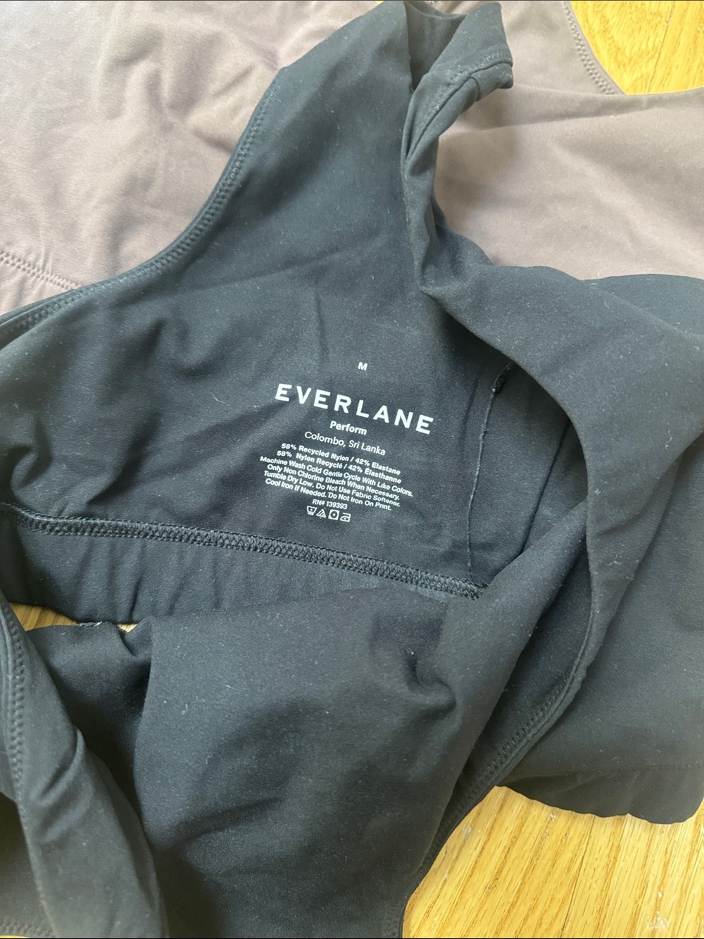Everlane Dual-Tone Scoop Sports Bra Set Black & Mauve Size M | Bundle | - Picture 2 of 3